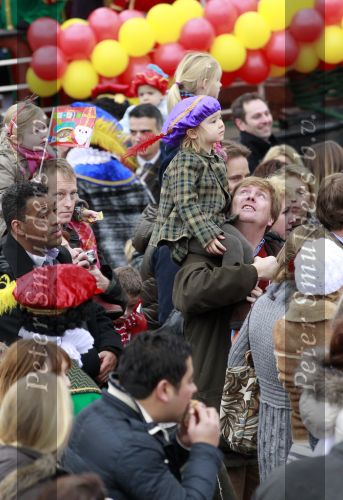Scheveningen 13 november 2010
Prinses Maxima Prins WillemAlexander en Amalia Ariane en Alexia bij intocht sinterklaas.
Peter Smulders bv