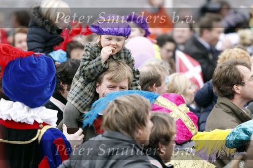 Scheveningen 13 november 2010
Prinses Maxima Prins WillemAlexander en Amalia Ariane en Alexia bij intocht sinterklaas.
Peter Smulders bv