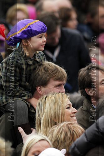 Scheveningen 13 november 2010
Prinses Maxima Prins WillemAlexander en Amalia Ariane en Alexia bij intocht sinterklaas.
Peter Smulders bv