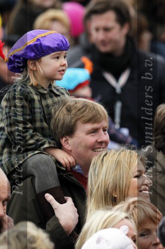 Scheveningen 13 november 2010
Prinses Maxima Prins WillemAlexander en Amalia Ariane en Alexia bij intocht sinterklaas.
Peter Smulders bv