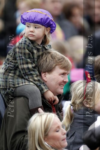 Scheveningen 13 november 2010
Prinses Maxima Prins WillemAlexander en Amalia Ariane en Alexia bij intocht sinterklaas.
Peter Smulders bv