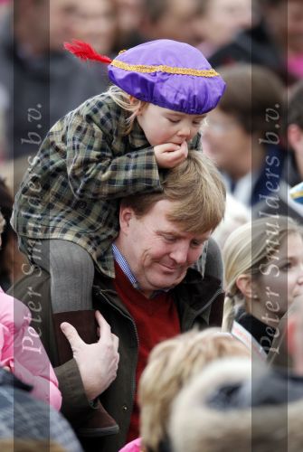 Scheveningen 13 november 2010
Prinses Maxima Prins WillemAlexander en Amalia Ariane en Alexia bij intocht sinterklaas.
Peter Smulders bv