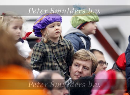 Scheveningen 13 november 2010
Prinses Maxima Prins WillemAlexander en Amalia Ariane en Alexia bij intocht sinterklaas.
Peter Smulders bv