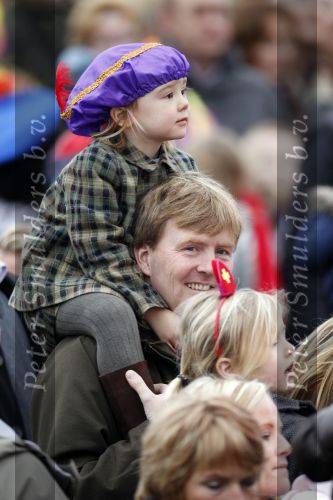Scheveningen 13 november 2010
Prinses Maxima Prins WillemAlexander en Amalia Ariane en Alexia bij intocht sinterklaas.
Peter Smulders bv