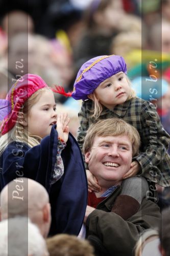 Scheveningen 13 november 2010
Prinses Maxima Prins WillemAlexander en Amalia Ariane en Alexia bij intocht sinterklaas.
Peter Smulders bv