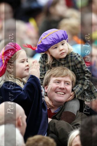 Scheveningen 13 november 2010
Prinses Maxima Prins WillemAlexander en Amalia Ariane en Alexia bij intocht sinterklaas.
Peter Smulders bv