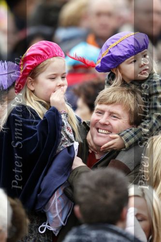 Scheveningen 13 november 2010
Prinses Maxima Prins WillemAlexander en Amalia Ariane en Alexia bij intocht sinterklaas.
Peter Smulders bv