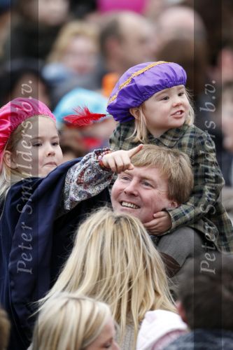 Scheveningen 13 november 2010
Prinses Maxima Prins WillemAlexander en Amalia Ariane en Alexia bij intocht sinterklaas.
Peter Smulders bv