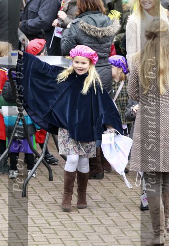 Scheveningen 13 november 2010
Prinses Maxima Prins WillemAlexander en Amalia Ariane en Alexia bij intocht sinterklaas.
Peter Smulders bv
