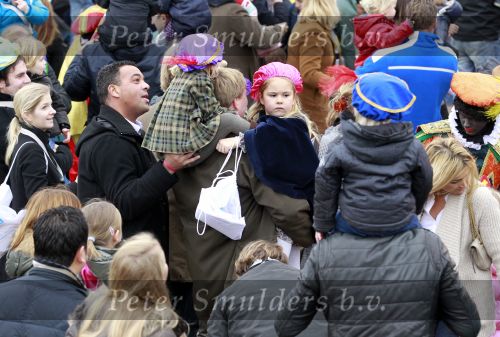 Scheveningen 13 november 2010
Prinses Maxima Prins WillemAlexander en Amalia Ariane en Alexia bij intocht sinterklaas.
Peter Smulders bv