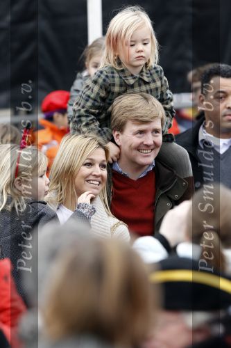 Scheveningen 13 november 2010
Prinses Maxima Prins WillemAlexander en Amalia Ariane en Alexia bij intocht sinterklaas.
Peter Smulders bv
