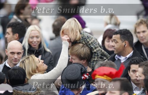Scheveningen 13 november 2010
Prinses Maxima Prins WillemAlexander en Amalia Ariane en Alexia bij intocht sinterklaas.
Peter Smulders bv