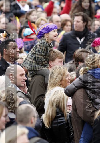Scheveningen 13 november 2010
Prinses Maxima Prins WillemAlexander en Amalia Ariane en Alexia bij intocht sinterklaas.
Peter Smulders bv