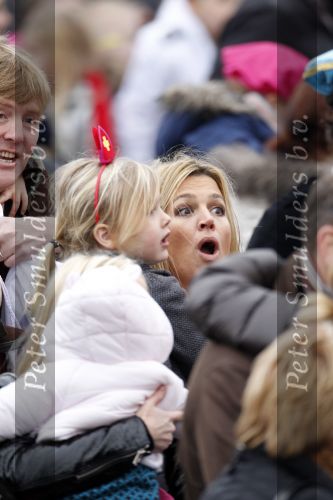 Scheveningen 13 november 2010
Prinses Maxima Prins WillemAlexander en Amalia Ariane en Alexia bij intocht sinterklaas.
Peter Smulders bv