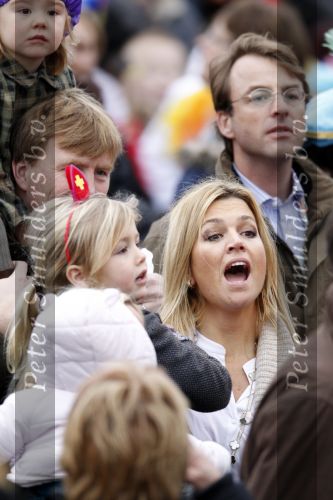 Scheveningen 13 november 2010
Prinses Maxima Prins WillemAlexander en Amalia Ariane en Alexia bij intocht sinterklaas.
Peter Smulders bv