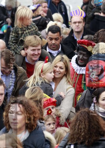 Scheveningen 13 november 2010
Prinses Maxima Prins WillemAlexander en Amalia Ariane en Alexia bij intocht sinterklaas.
Peter Smulders bv