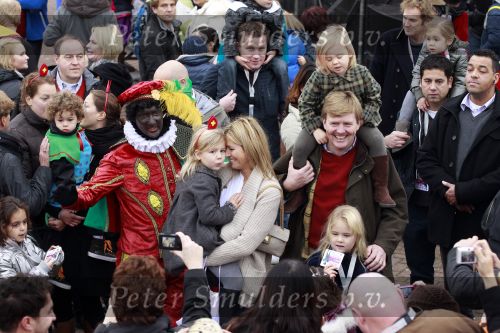 Scheveningen 13 november 2010
Prinses Maxima Prins WillemAlexander en Amalia Ariane en Alexia bij intocht sinterklaas.
Peter Smulders bv