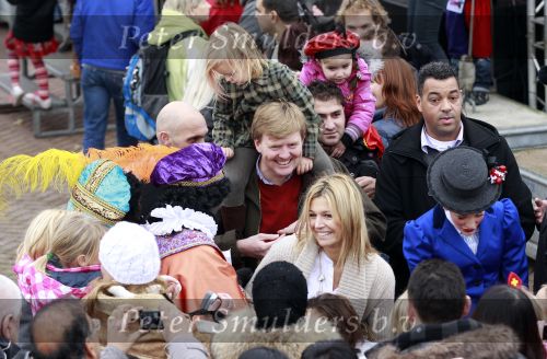 Scheveningen 13 november 2010
Prinses Maxima Prins WillemAlexander en Amalia Ariane en Alexia bij intocht sinterklaas.
Peter Smulders bv