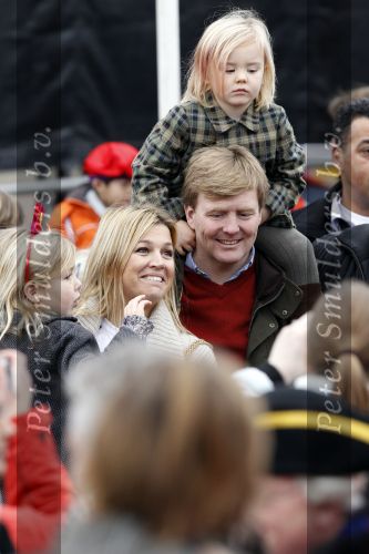 Scheveningen 13 november 2010
Prinses Maxima Prins WillemAlexander en Amalia Ariane en Alexia bij intocht sinterklaas.
Peter Smulders bv