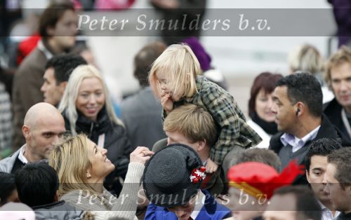 Scheveningen 13 november 2010
Prinses Maxima Prins WillemAlexander en Amalia Ariane en Alexia bij intocht sinterklaas.
Peter Smulders bv