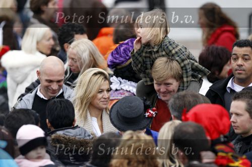 Scheveningen 13 november 2010
Prinses Maxima Prins WillemAlexander en Amalia Ariane en Alexia bij intocht sinterklaas.
Peter Smulders bv