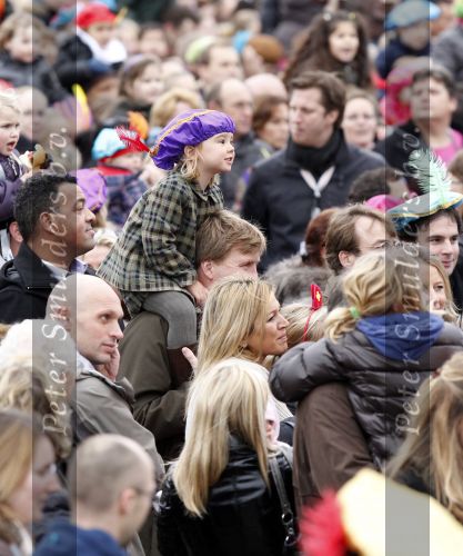 Scheveningen 13 november 2010
Prinses Maxima Prins WillemAlexander en Amalia Ariane en Alexia bij intocht sinterklaas.
Peter Smulders bv