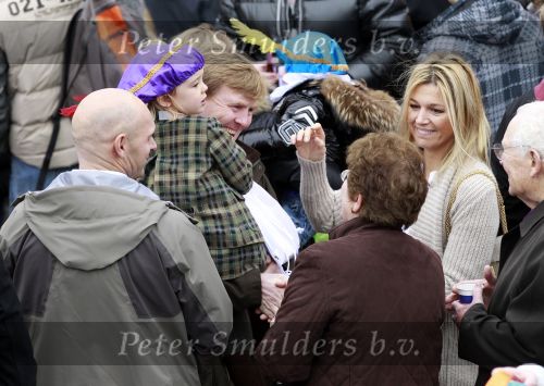 Scheveningen 13 november 2010
Prinses Maxima Prins WillemAlexander en Amalia Ariane en Alexia bij intocht sinterklaas.
Peter Smulders bv