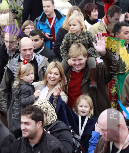 Scheveningen 13 november 2010
Prinses Maxima Prins WillemAlexander en Amalia Ariane en Alexia bij intocht sinterklaas.
Peter Smulders bv