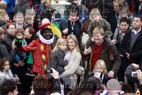 Scheveningen 13 november 2010
Prinses Maxima Prins WillemAlexander en Amalia Ariane en Alexia bij intocht sinterklaas.
Peter Smulders bv