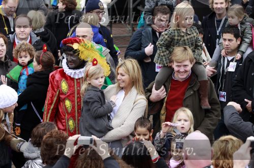 Scheveningen 13 november 2010
Prinses Maxima Prins WillemAlexander en Amalia Ariane en Alexia bij intocht sinterklaas.
Peter Smulders bv