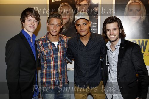 Amsterdam 29 november 2010
Premiere showbizzbaby in de meervaart. Ruud Feltkamp Ferry Doendens met vriend en Raynor Arkenbout
Peter Smulders bv