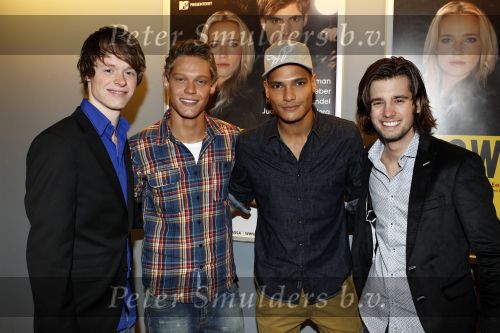 Amsterdam 29 november 2010
Premiere showbizzbaby in de meervaart. Ruud Feltkamp Ferry Doendens met vriend en Raynor Arkenbout
Peter Smulders bv