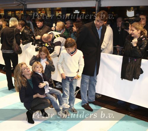 Amsterdam, 14 November 2010
Premiere Dik Trom
Reinout Oerlemans en Danielle Oerlemans met hun kinderen
Foto Peter Smulders BV