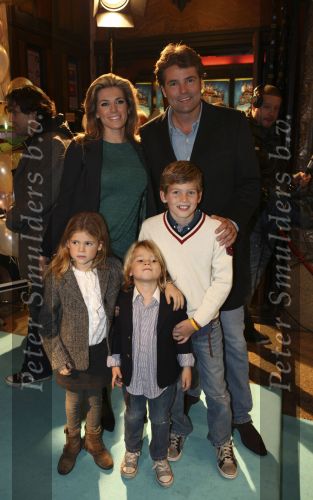 Amsterdam, 14 November 2010
Premiere Dik Trom
Reinout Oerlemans en Danielle Oerlemans met hun kinderen
Foto Peter Smulders BV
