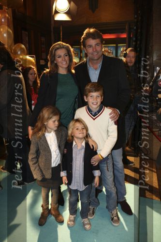 Amsterdam, 14 November 2010
Premiere Dik Trom
Reinout Oerlemans en Danielle Oerlemans met hun kinderen
Foto Peter Smulders BV