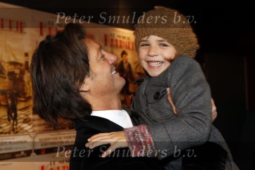 Kaatsheuvel 21 november 2010
Premiere Kruimeltje in het eftelingtheater. Rick Engelkes met zijn vrouw Annemarie en dochters
Peter Smulders bv