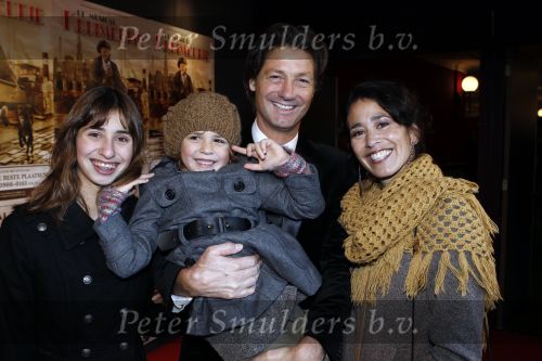 Kaatsheuvel 21 november 2010
Premiere Kruimeltje in het eftelingtheater. Rick Engelkes met zijn vrouw Annemarie en dochters
Peter Smulders bv