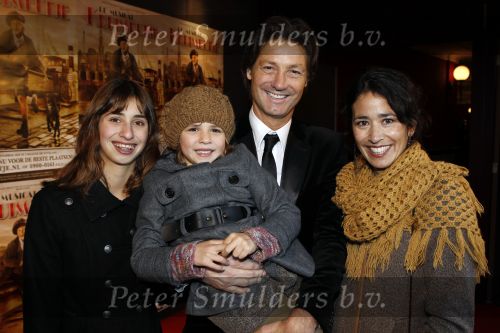 Kaatsheuvel 21 november 2010
Premiere Kruimeltje in het eftelingtheater. Rick Engelkes met zijn vrouw Annemarie en dochters
Peter Smulders bv