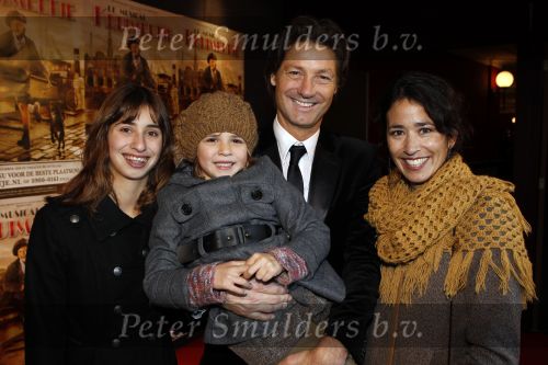 Kaatsheuvel 21 november 2010
Premiere Kruimeltje in het eftelingtheater. Rick Engelkes met zijn vrouw Annemarie en dochters
Peter Smulders bv