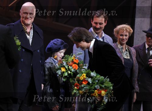 Kaatsheuvel 21 november 2010
Premiere Kruimeltje in het eftelingtheater. cast met oa Joes Brauers Jeroen Phaff Eric BouwmanCarmen Danen Matrcel Jonker en Sjoerd Pleijsier. Rick Engelkes
Peter Smulders bv