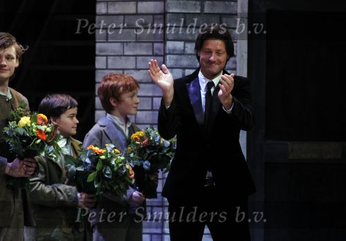 Kaatsheuvel 21 november 2010
Premiere Kruimeltje in het eftelingtheater. cast met oa Joes Brauers Jeroen Phaff Eric BouwmanCarmen Danen Matrcel Jonker en Sjoerd Pleijsier. Rick Engelkes
Peter Smulders bv