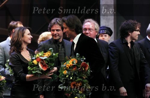 Kaatsheuvel 21 november 2010
Premiere Kruimeltje in het eftelingtheater. cast met oa Joes Brauers Jeroen Phaff Eric BouwmanCarmen Danen Matrcel Jonker en Sjoerd Pleijsier. Rick Engelkes
Peter Smulders bv