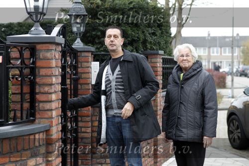 Volendam 18 november 2010
Jan Smit en zijn vriendin Lisa hebben een dochter gekregen die de naam Emma heeft gekregen. Opa Oma en zussen komen op bezoek. Ruud Smit
Peter Smulders bv