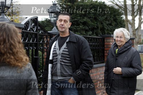 Volendam 18 november 2010
Jan Smit en zijn vriendin Lisa hebben een dochter gekregen die de naam Emma heeft gekregen. Opa Oma en zussen komen op bezoek. Ruud Smit
Peter Smulders bv