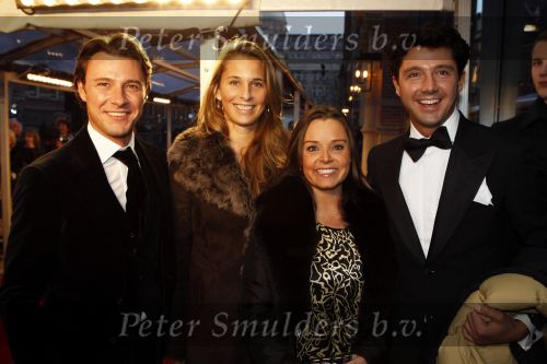 Amsterdam 28 november 2010
Opening Nieuwe de la Mar theater en premiere Le cage aux folles. Martijn en Sander Lusink met vriendinnen
Peter Smulders bv