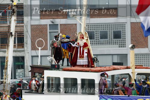 Scheveningen 13 november 2010
Prinses Maxima Prins WillemAlexander en Amalia Ariane en Alexia bij intocht sinterklaas.
Peter Smulders bv