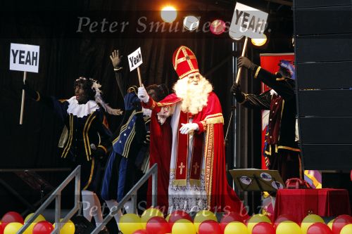 Scheveningen 13 november 2010
Prinses Maxima Prins WillemAlexander en Amalia Ariane en Alexia bij intocht sinterklaas.
Peter Smulders bv