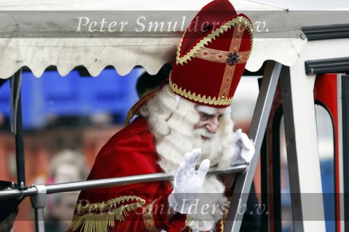 Scheveningen 13 november 2010
Prinses Maxima Prins WillemAlexander en Amalia Ariane en Alexia bij intocht sinterklaas.
Peter Smulders bv