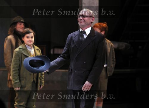 Kaatsheuvel 21 november 2010
Premiere Kruimeltje in het eftelingtheater. cast met oa Joes Brauers Jeroen Phaff Eric BouwmanCarmen Danen Matrcel Jonker en Sjoerd Pleijsier
Peter Smulders bv