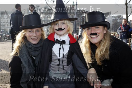 Amsterdam 21 november 2010
Premiere het Geheim in het muziektheater. Sophie Hilbrand met zus en neefje
Peter Smulders bv
